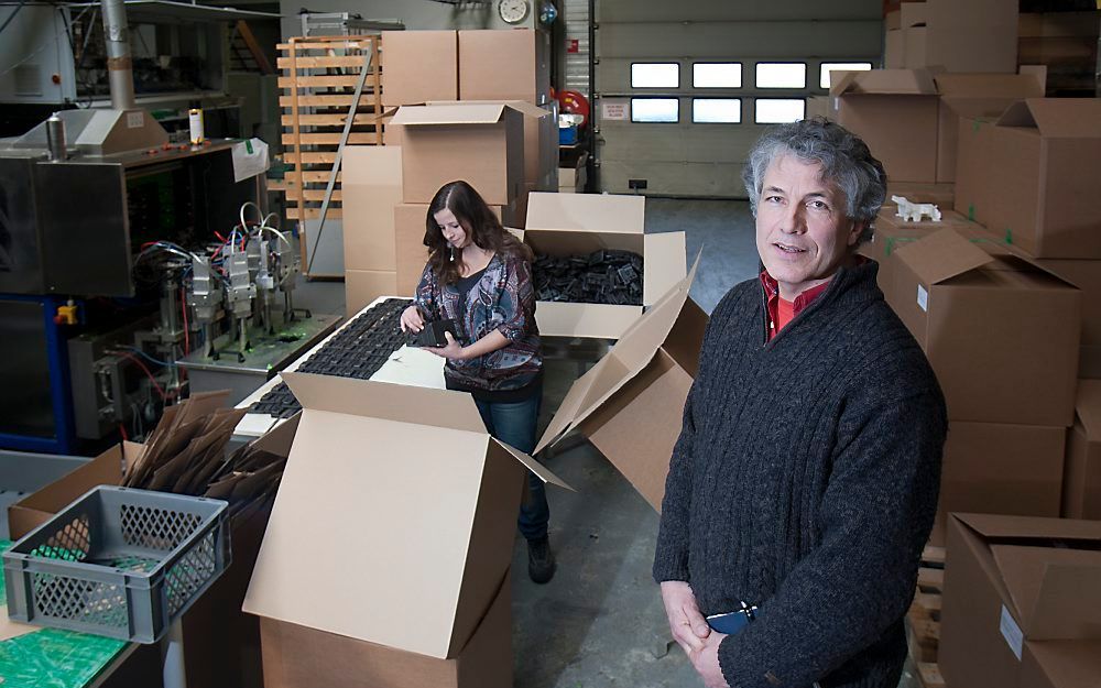 BARNEVELD – Directeur Mark Geerts van Paperfoam in zijn productiehal. Foto Herman Stöver