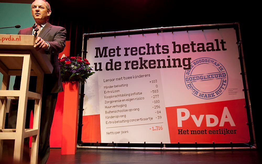 „De rekening van de crisis moet eerlijker worden verdeeld”, zei PvdA-partijleider Cohen gisteravond tegenover zijn achterban tijdens de uitslagenavond in Den Haag, „en dat kan nu ook.” Foto ANP