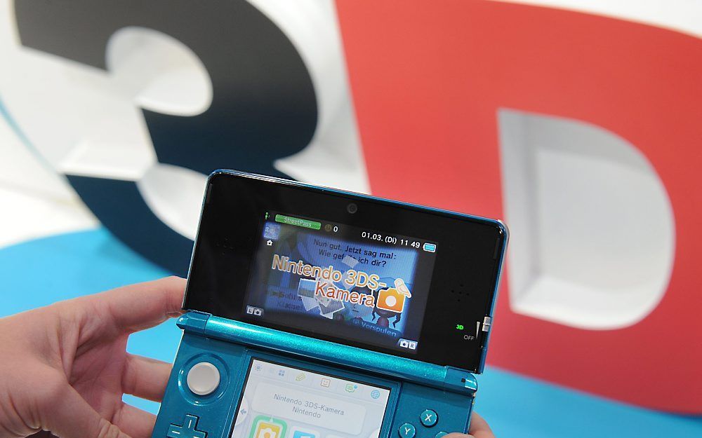 HANNOVER – De spelcomputer Nintendo 3DS is deze week gepresenteerd op de ict-beurs Cebit in het Duitse Hannover. De gadget is uitgerust met camera’s en toont driedimensionale beelden. Foto EPA