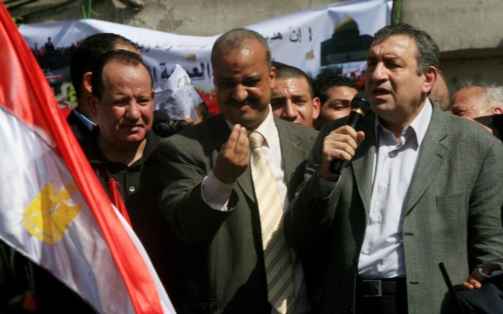 Essam Sharaf (r.), premier van Egypte. Foto EPA