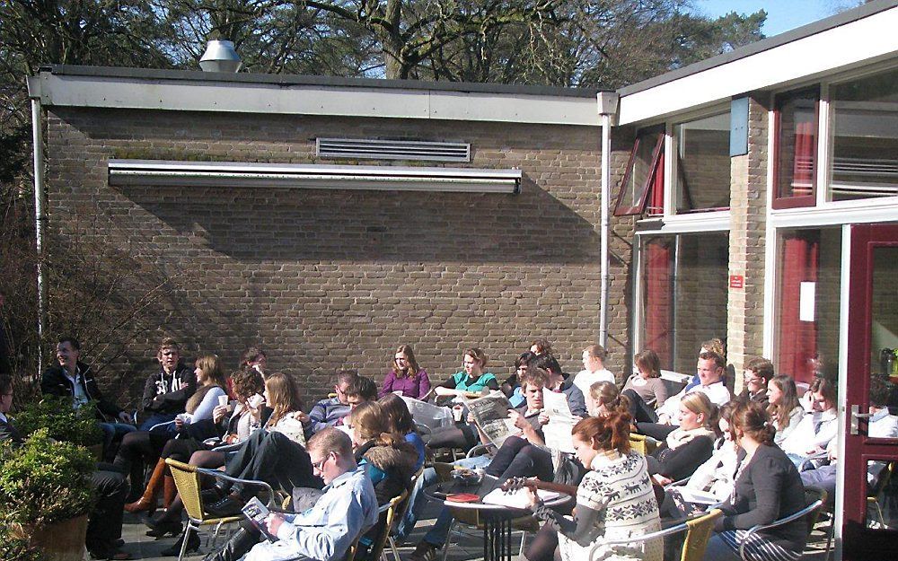 Christelijke gereformeerde jongeren stonden dit weekend in Lage Vuursche stil bij het Bijbelboek Maleachi. Sprekers waren onder anderen ds. J. Westerink en ds. P. D. J. Buijs. Foto LCJ