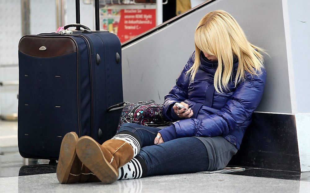 Dankzij de mobiele telefoon hebben mensen tegenwoordig de Bijbel altijd op zak. Foto EPA