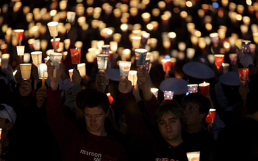 Studenten van Virginia Tech tijdens een herdenking. Foto EPA