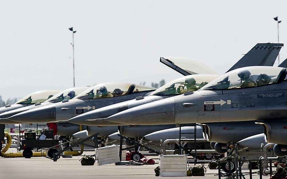 Nederlandse F16's op Sardinië. Foto EPA