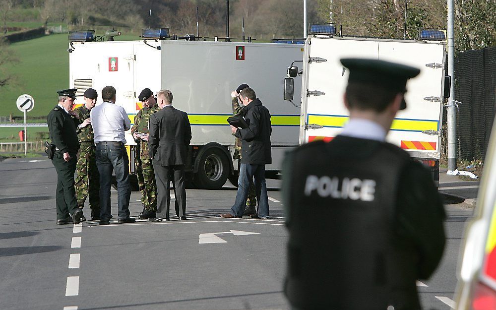 Een aanslag met een autobom heeft zaterdagmiddag aan een 25-jarige Noord-Ierse politieagent het leven gekost.  Foto EPA