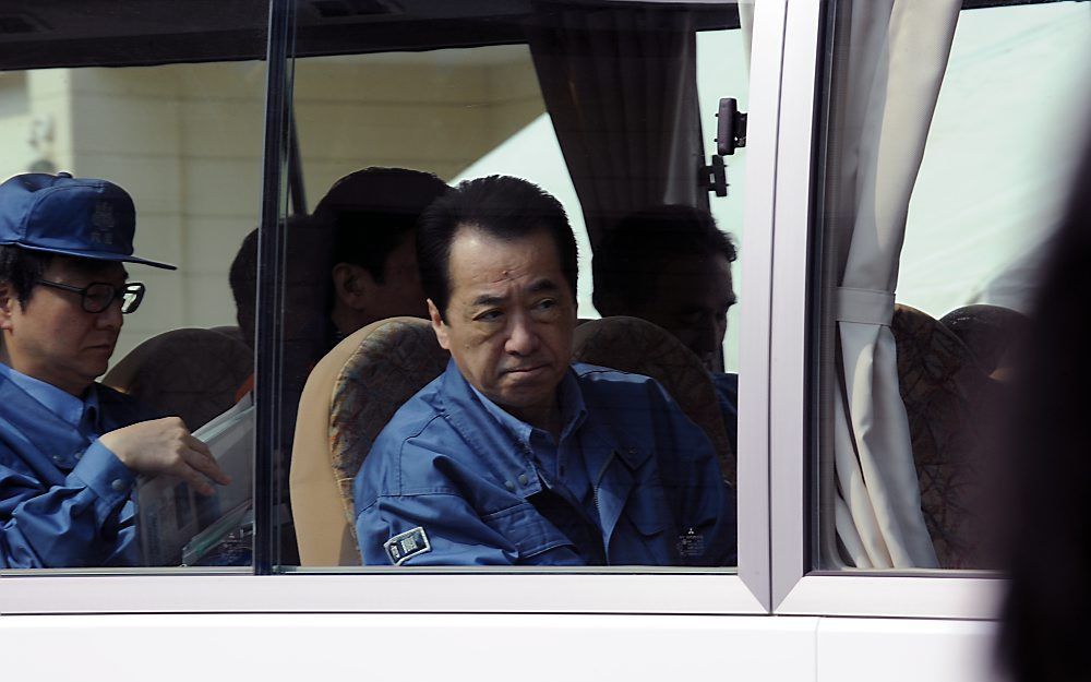 Het bezoek van de Japanse premier Kan aan de getroffen stad Rikuzentakata liep zaterdag uit op een chaos. Hierdoor liep hij de kans mis om de bevolking moed in te spreken.	Foto Kjeld Duits