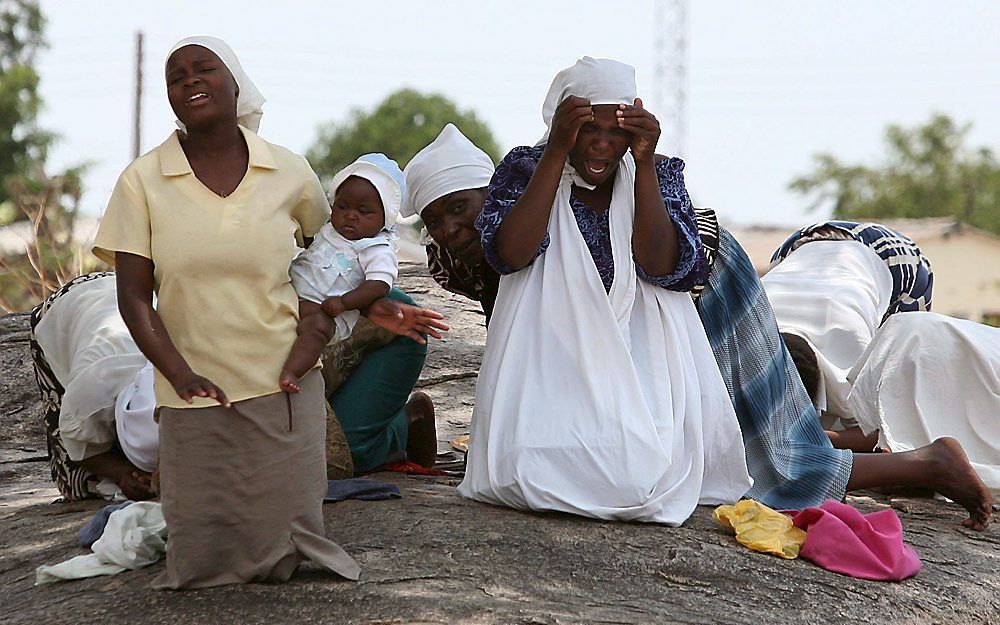 De politie is tijdens een dienst een kerk binnengevallen in Zimbabwe. Foto EPA