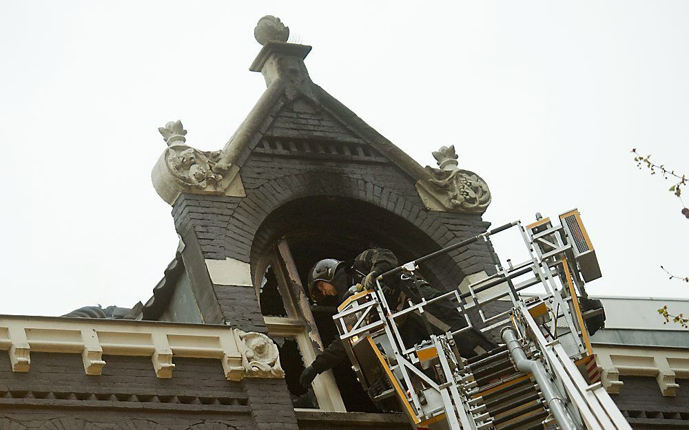 In een woning boven de Pauluskerk aan de Westersingel in het centrum van Rotterdam heeft donderdagochtend vroeg een grote brand gewoed.  Foto ANP