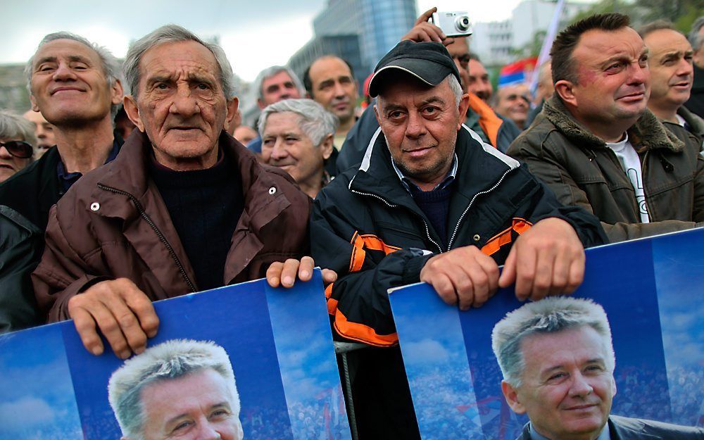 Zo'n 70.000 mensen hebben zaterdag in Belgrado gedemonstreerd voor vervroegde verkiezingen.  Foto EPA