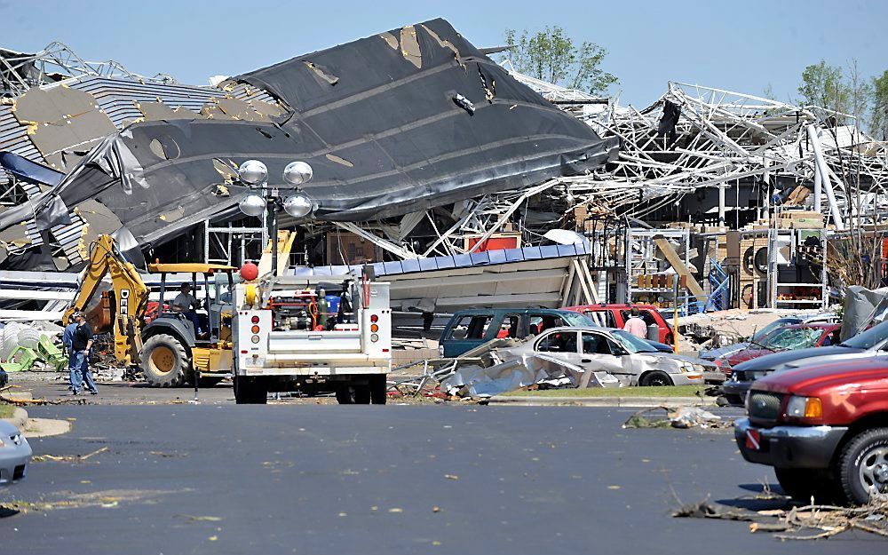 Een ingestorte bouwmarkt in Sanford. Foto EPA