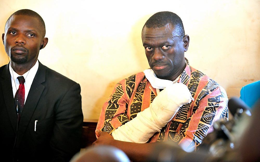 Besigye (r.) Foto EPA