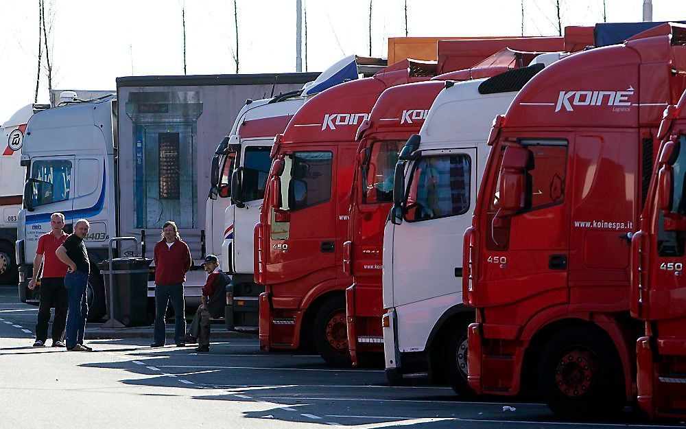 Vrachtwagens op een parkeerplaats in Hoofddorp. Foto ANP