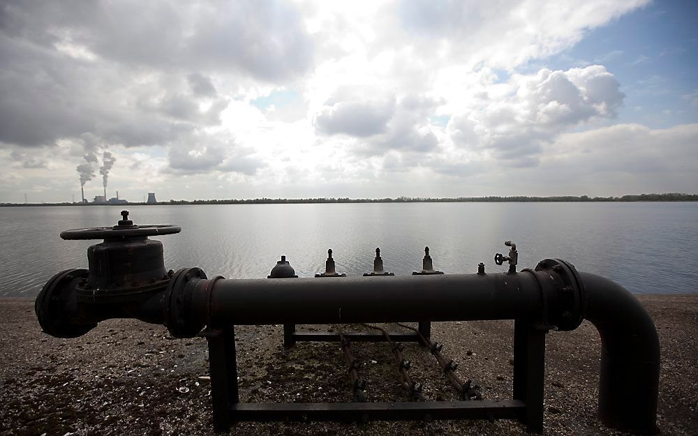 Door intensiever samen te werken tussen Rijk, provincies, gemeenten, waterschappen en drinkwaterbedrijven kan het waterbeheer in Nederland goedkoper worden aangepakt. Foto ANP