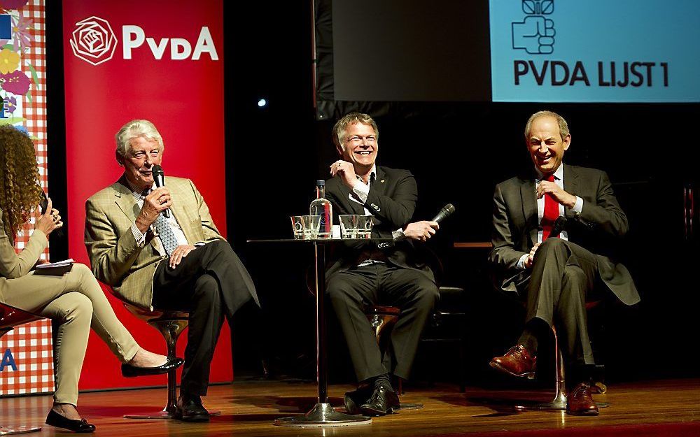 PvdA-prominenten Wouter Bos, Wim Kok en Job Cohen (VLNR) zijn zondag met hun partijgenoten in Zwolle bijeen om het 65-jarige bestaan van de sociaaldemocraten te vieren. Foto ANP