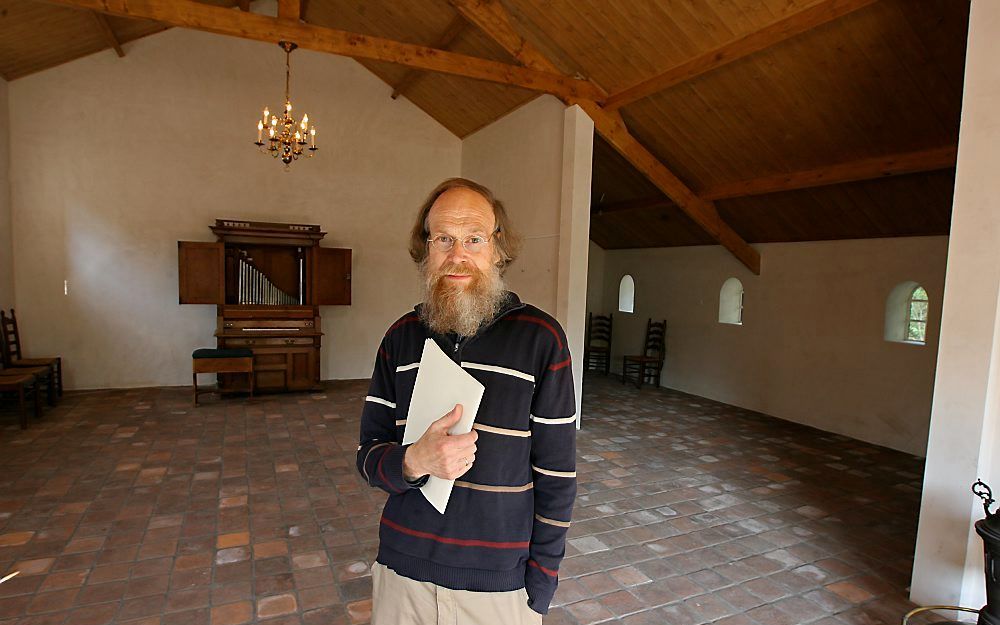 Gerrit 't Hart in zijn concertzaaltje naast zijn huis in Ermelo. Foto RD, Anton Dommerholt