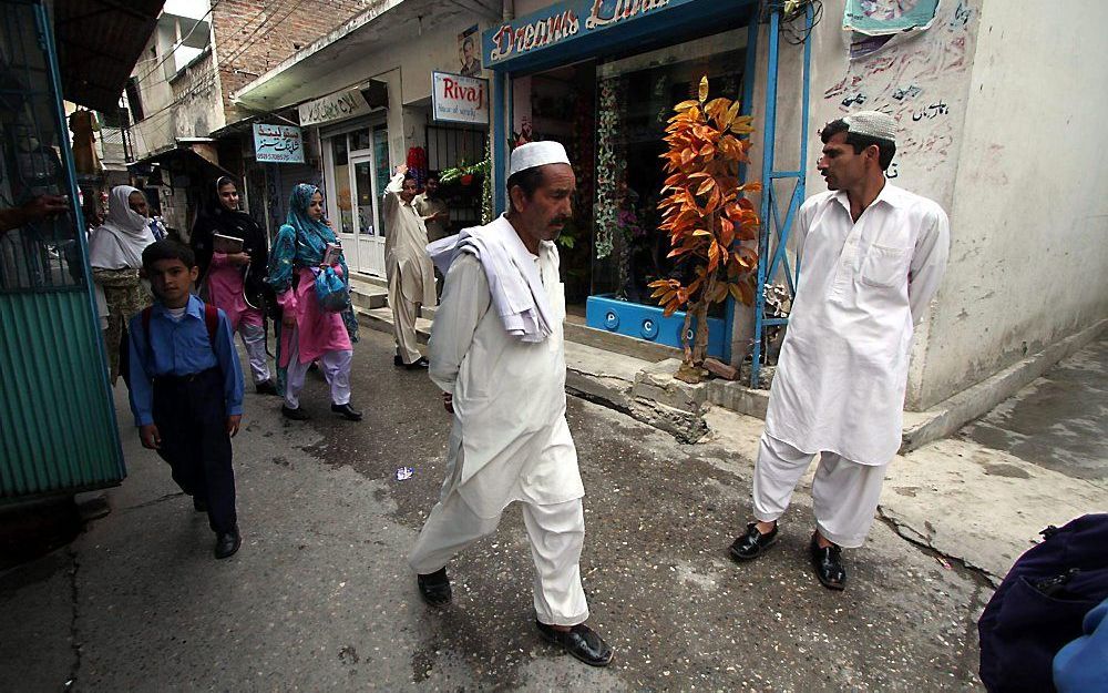 Het leven in de Pakistaanse stad Abottabad, waar Bin Laden zondag werd gedood, ging deze week weer gewoon zijn gang. Foto EPA