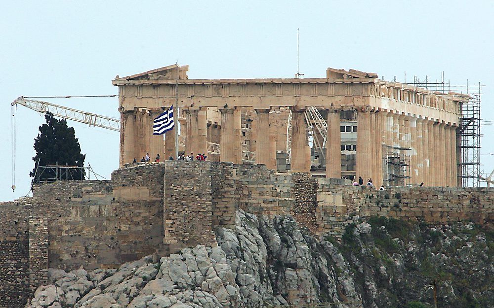 Acropolis in Griekenland: In de steigers en vlag half stok. Foto EPA