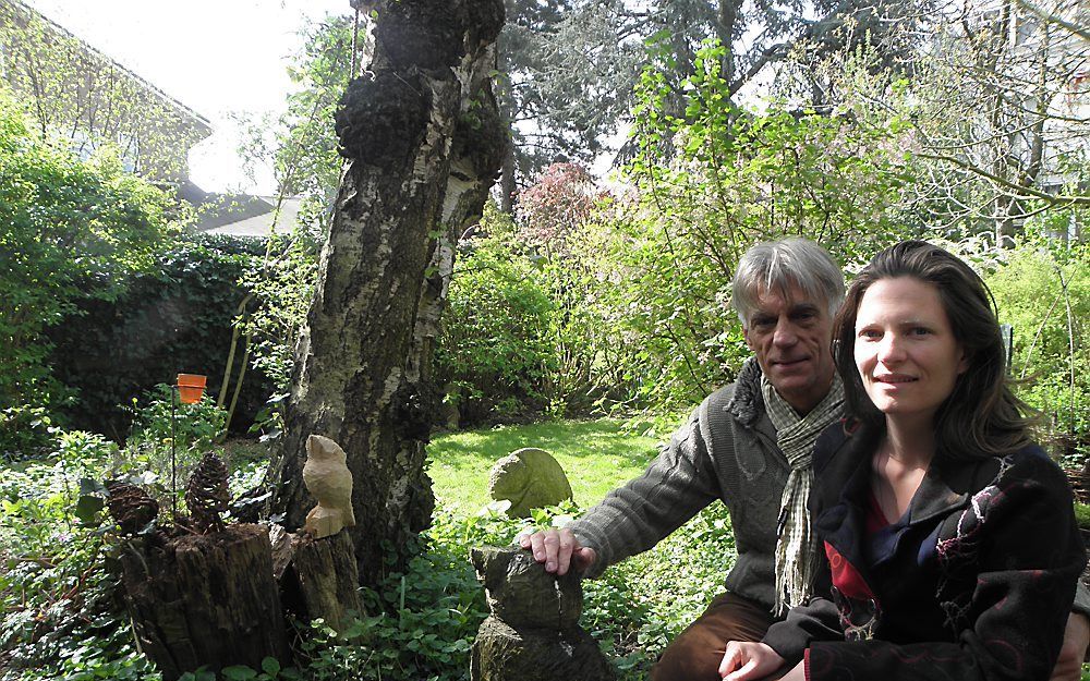 Solange Schmeits en Sant Ruyter hadden met hun stadstuin in 2010 de milieuvriendelijkste tuin van Rotterdam. Foto RD