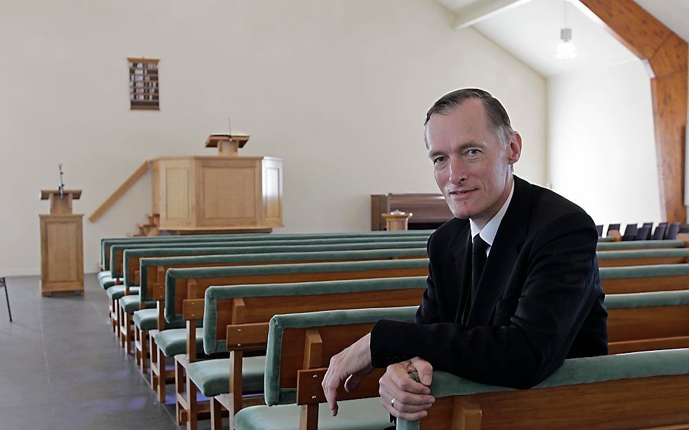 IJSSELMUIDEN – Ds. H. Oussoren is 25 jaar predikant van de (vrij) hervormde gemeente IJsselmuiden-Grafhorst. „We moeten schrap staan, zeer schrap.” Foto RD, Anton Dommerholt