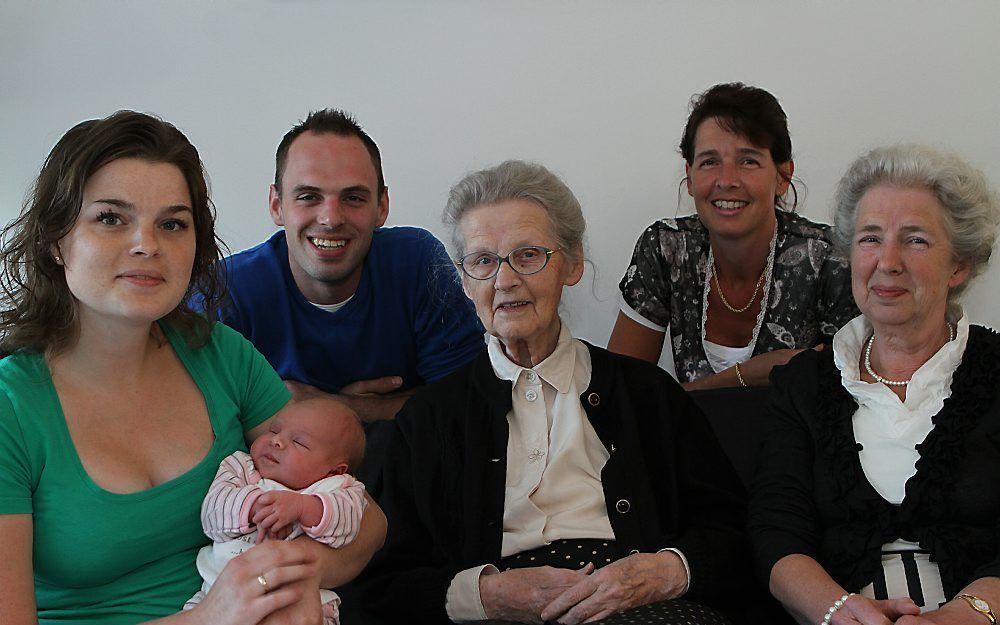 Met de geboorte van Mearle vorige week telt de familie Van den Berg uit Scherpenzeel nu vijf generaties, een niet-alledaags fenomeen. Foto VidiPhoto