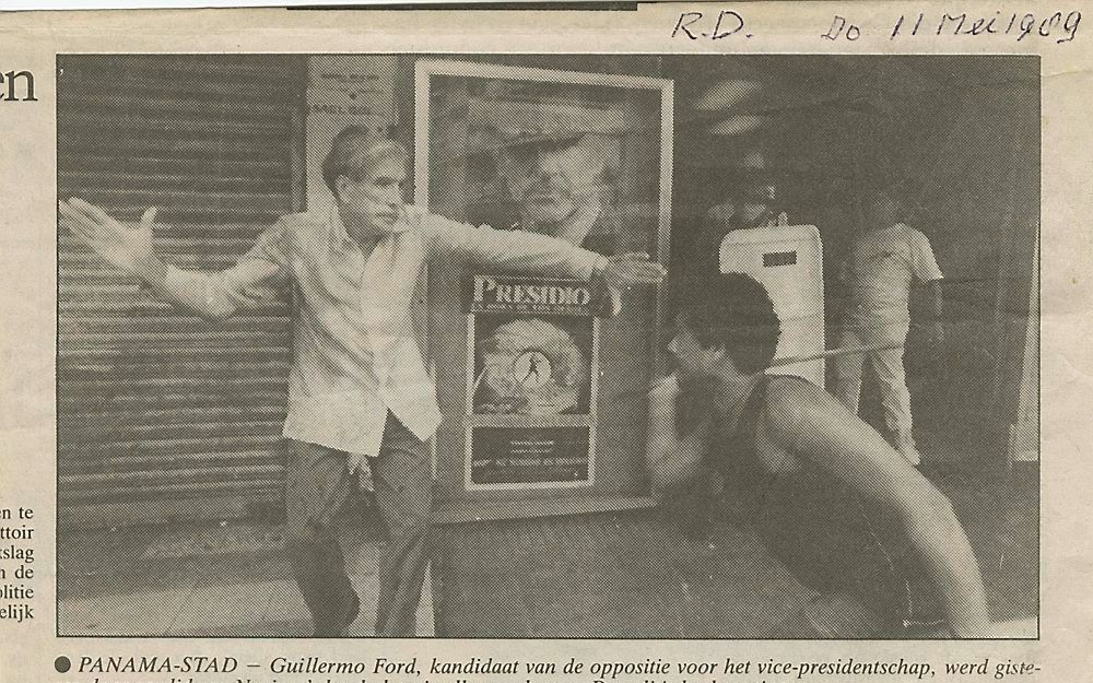 Het RD drukte de foto op 11 mei 1989 af op de voorpagina, maar de redactie vond de foto te bloederig en filterde de rode kleur weg (zie ook andere foto). Foto EPA