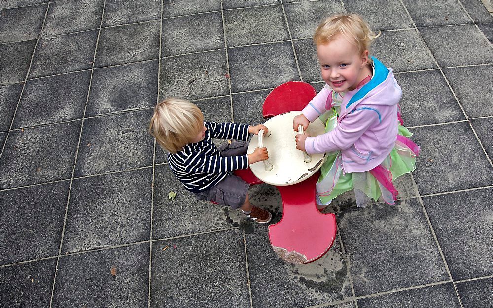 Steeds meer ouders hebben moeite de kosten van de kinderopvang te betalen. Foto ANP