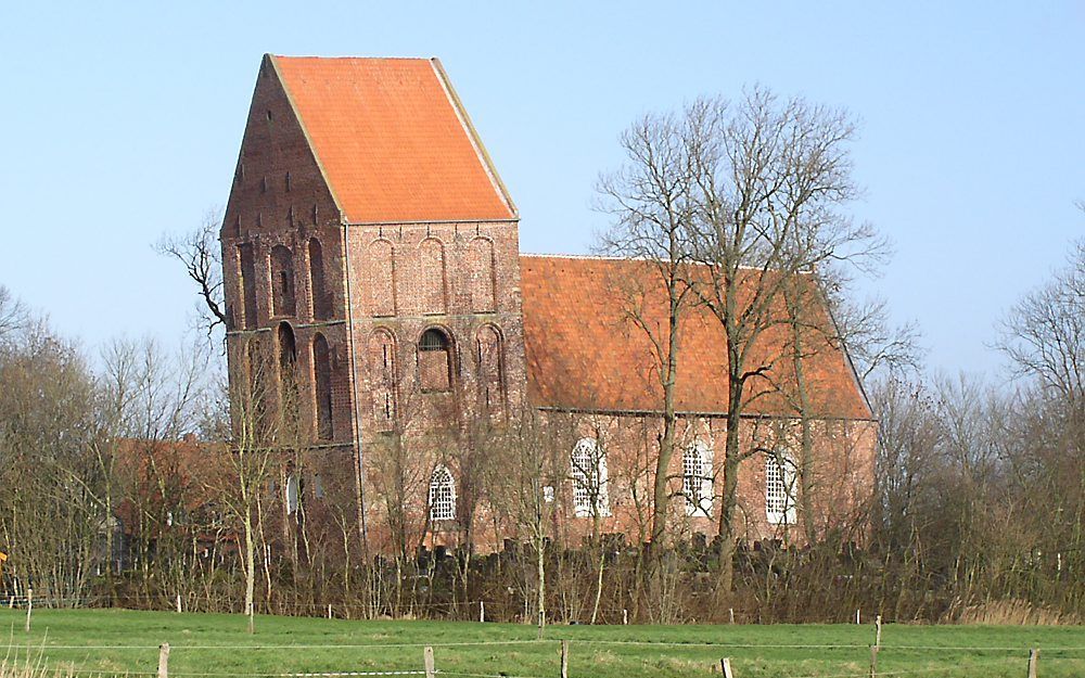 De scheefste toren ter wereld staat in het Oostfriese Suurhusen (D.). Foto Kirche Suurhusen