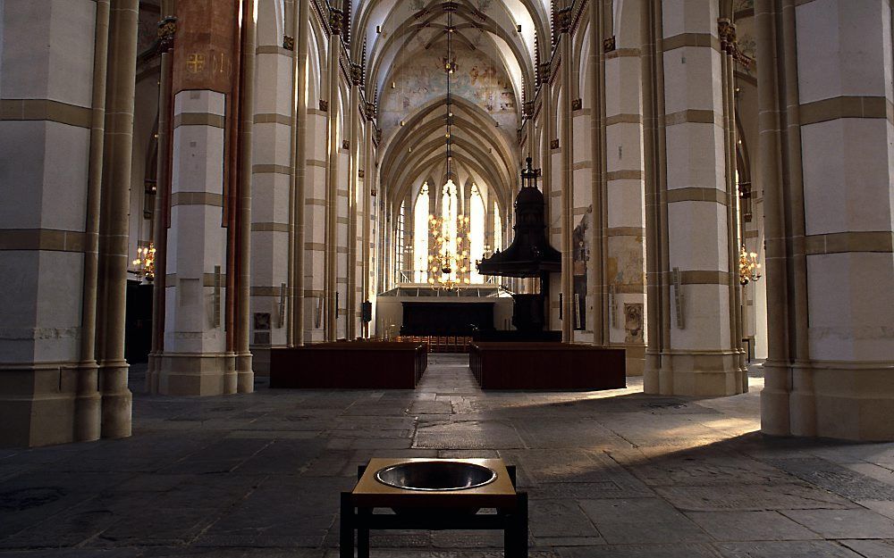 „Het verbond wordt bediend aan allen die het teken van het verbond ontvangen en onder het Evangelie leven. In die verbondsbediening vindt de ernstige aanbieding van Christus en alle verbondsweldaden plaats.” Foto RD, Henk Visscher