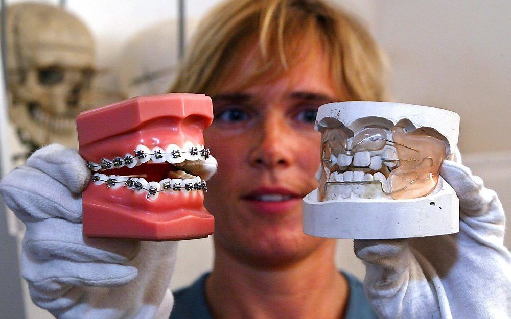 Een bezoek aan de orthodontist wordt fors goedkoper.  Foto ANP