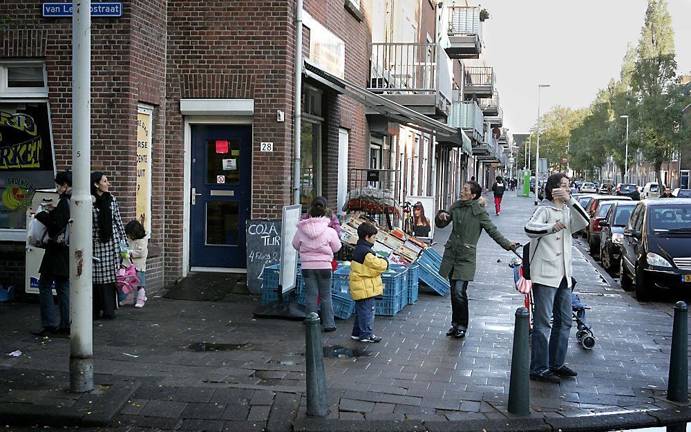 Straatbeeld in de Rotterdamse wijk Spangen.
 Foto RD, Anton Dommerholt