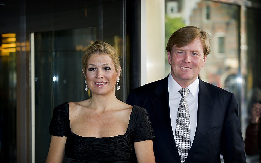 Prins Willem-Alexander en prinses Máxima wonen dinsdagavond het herdenkingsconcert bij. Foto ANP