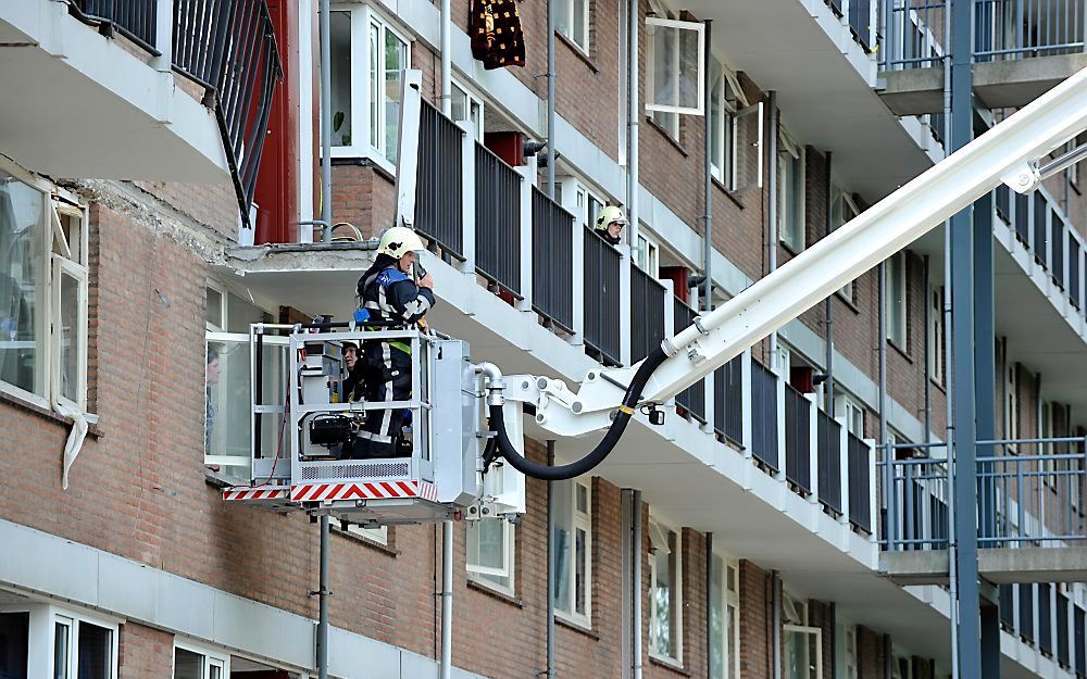 De wapening van de constructie van de galerij op de vijfde etage van de Antillenflat in Leeuwarden is aangetast door roest. Foto ANP