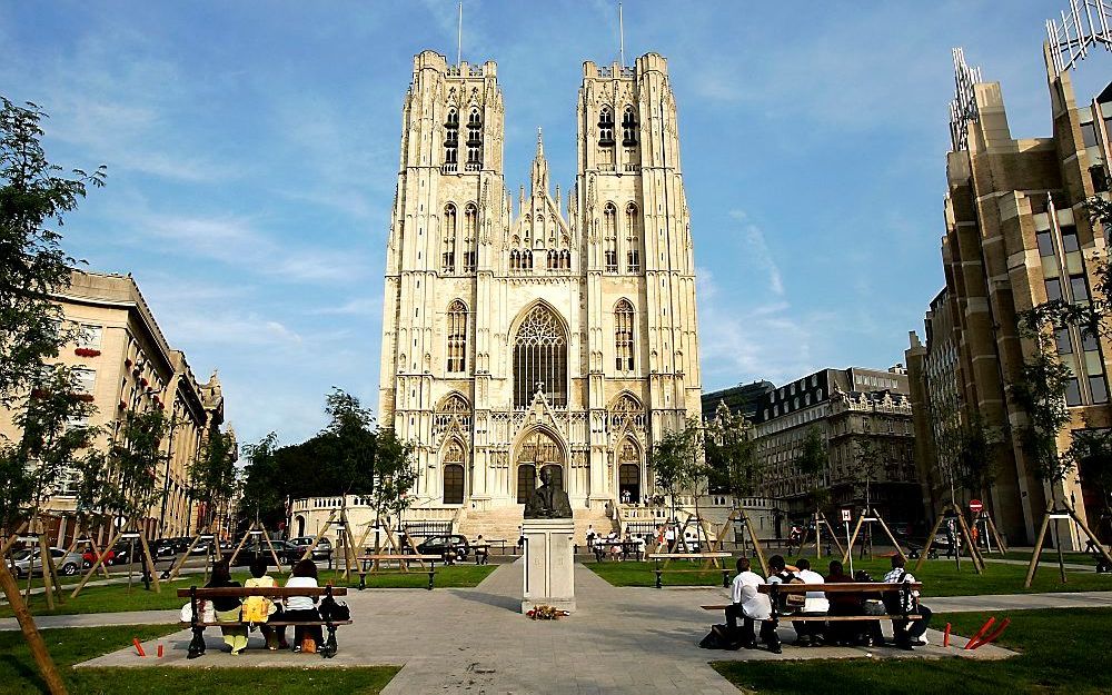 BRUSSEL - Het kerkbezoek neemt af in België en steeds meer mensen rekenen zich niet meer tot een kerkgenootschap. Op de foto het Sint-Michiels- en Sint-Goedelekathedraal in Brussel. Foto ANP