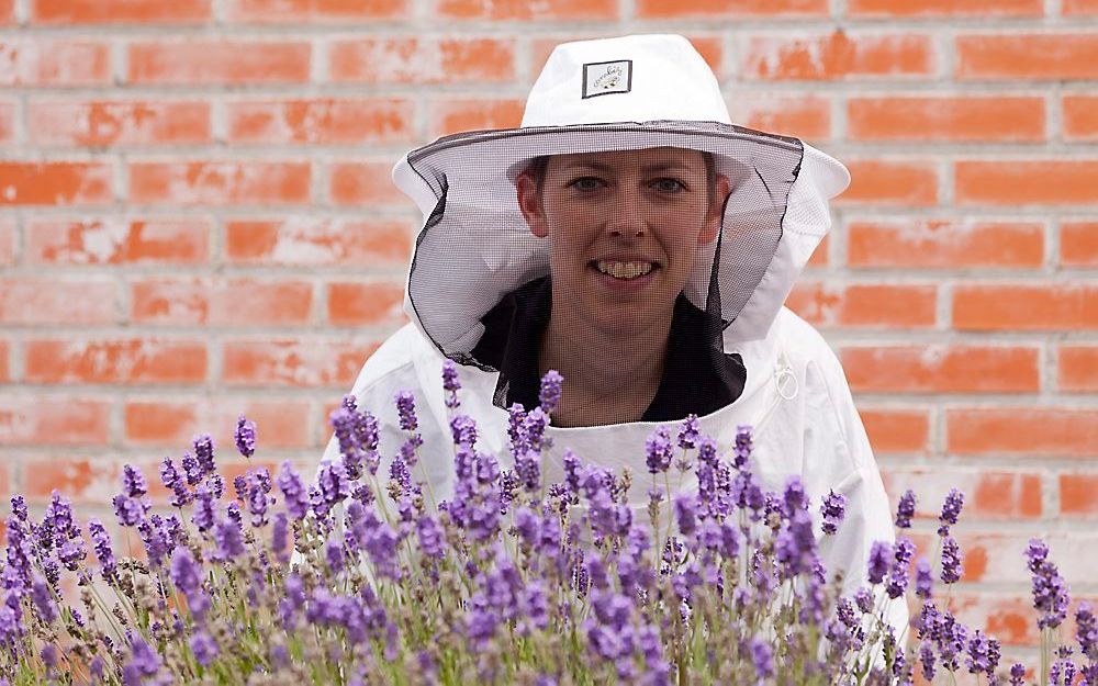 Isabel de Klerk doet een cursus beginnend imkeren. Foto RD, André Dorst