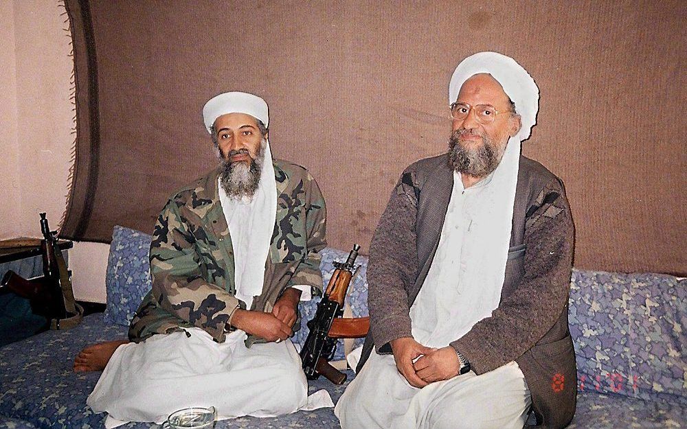 Ayman al-Zawahiri (r.) samen met de inmiddels gedoodde Bin Laden. Foto EPA