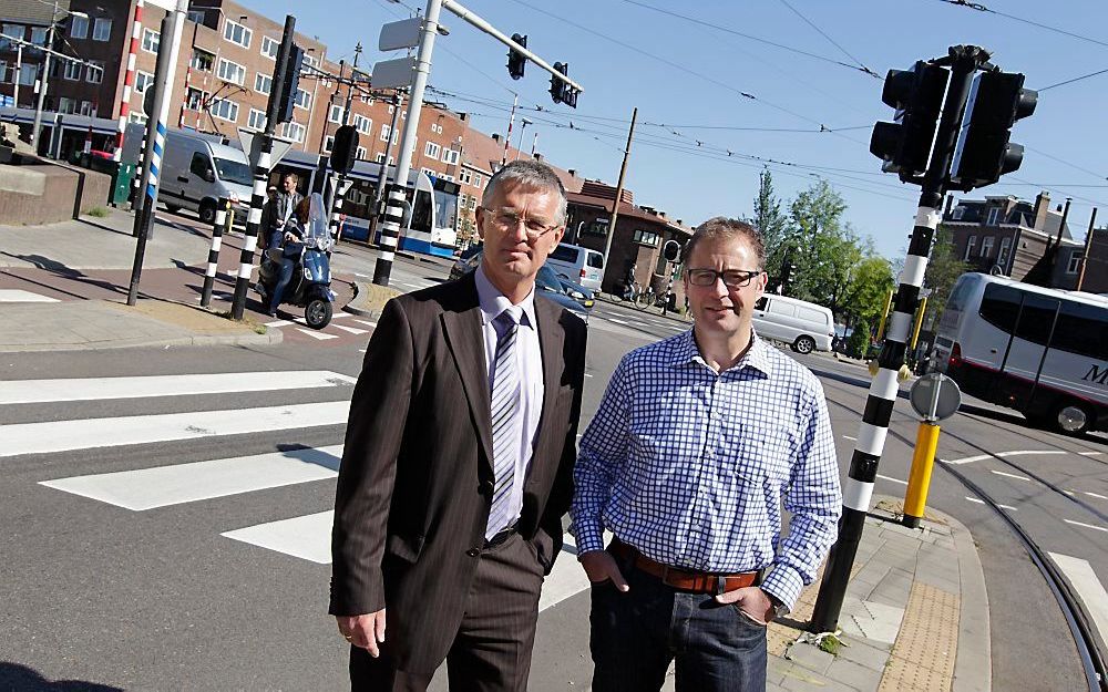 Verspreiders van het Woord in Amsterdam: Siebrand Wierda, christelijk gereformeerd predikant (r.) en Johan Krijgsman, evangelist bij Bijbelcentrum Bij Simon de Looier in de Jordaan. Foto RD, Anton Dommerholt