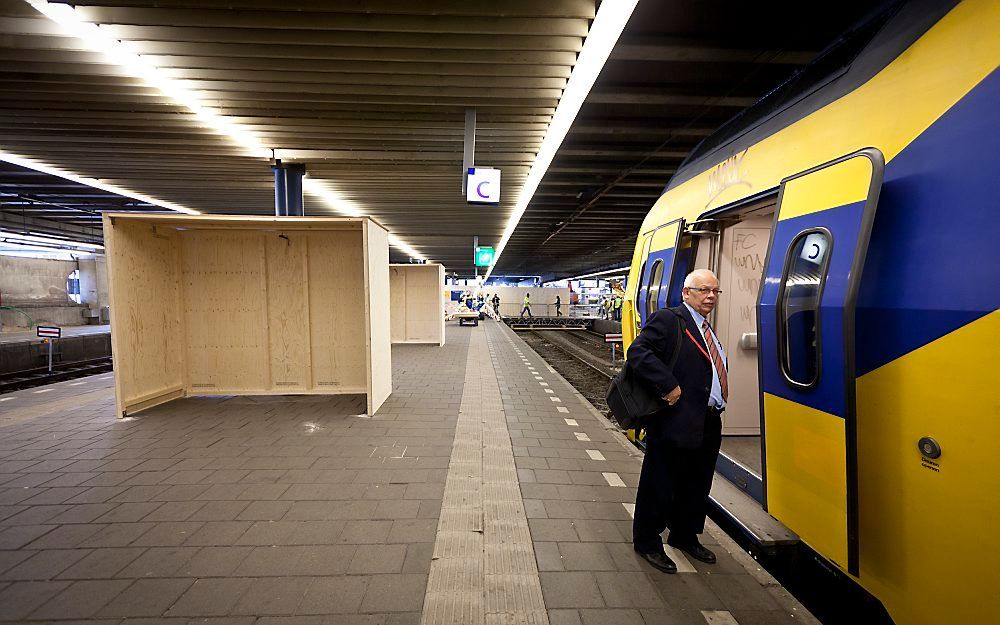 Het personeel op een trein zou meer bevoegdheden moeten krijgen om in de eerste tien minuten na het uitbreken van een brand in een spoortunnel daadkrachtiger op te treden. Foto ANP