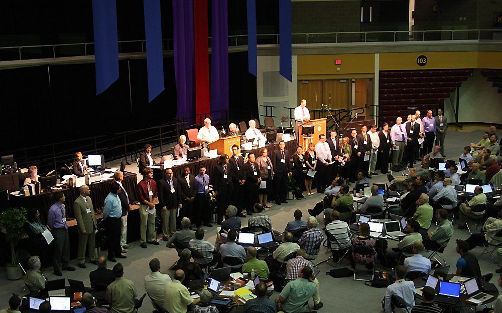 GRAND RAPIDS – Na 150 jaar van elkaar gescheiden te zijn geweest, hielden de Reformed Church in America (RCA) en de Christian Reformed Chruch (CRC) vorige week in Grand Rapids een gezamenlijke vergadering van hun synodes. Foto CRCNA