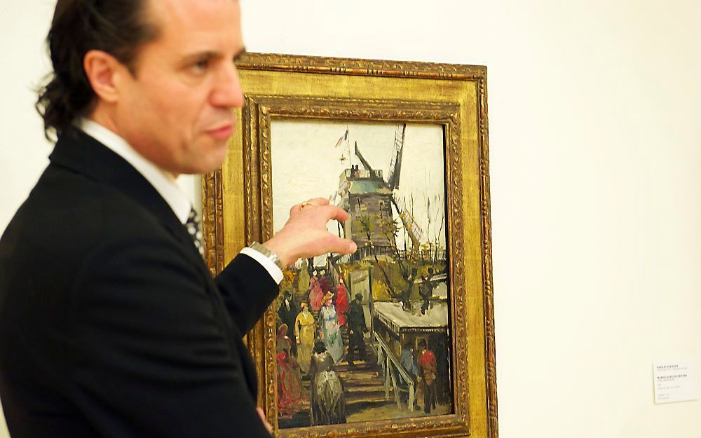 ZWOLLE - Directeur Ralph Keuning van museum de Fundatie in Zwolle woensdag tijdens de presentatie van het doek De molen 'Le blute-fin' uit 1886 van Vincent van Gogh. Foto ANP