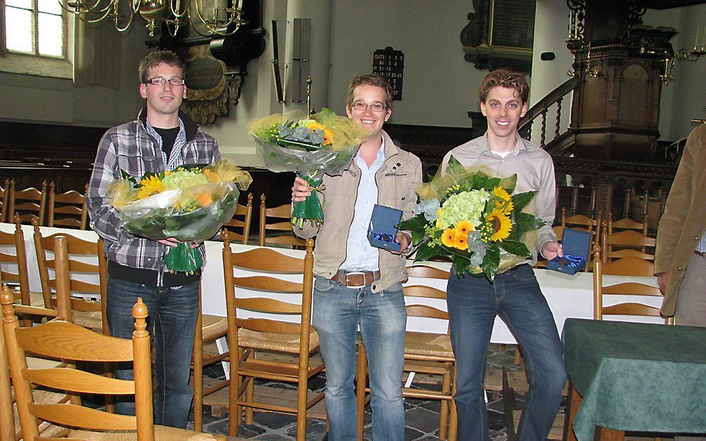 De drie prijswinnaars (v.l.n.r.):  Mark Christiaanse, Dingeman Wolfert en Matthijs Visscher. Foto Marianne van Dijk, Maassluis