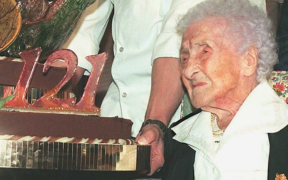 Jeanne Louise Calment (21 februari 1875-4 augustus 1997) staat met 122 jaar en 164 dagen te boek als de oudste vrouw ooit. Volgens geneticus Hoeijmakers was dat onder meer te danken aan een bijzonder goed DNA-reparatiesysteem. Foto: Calments 121e verjaard