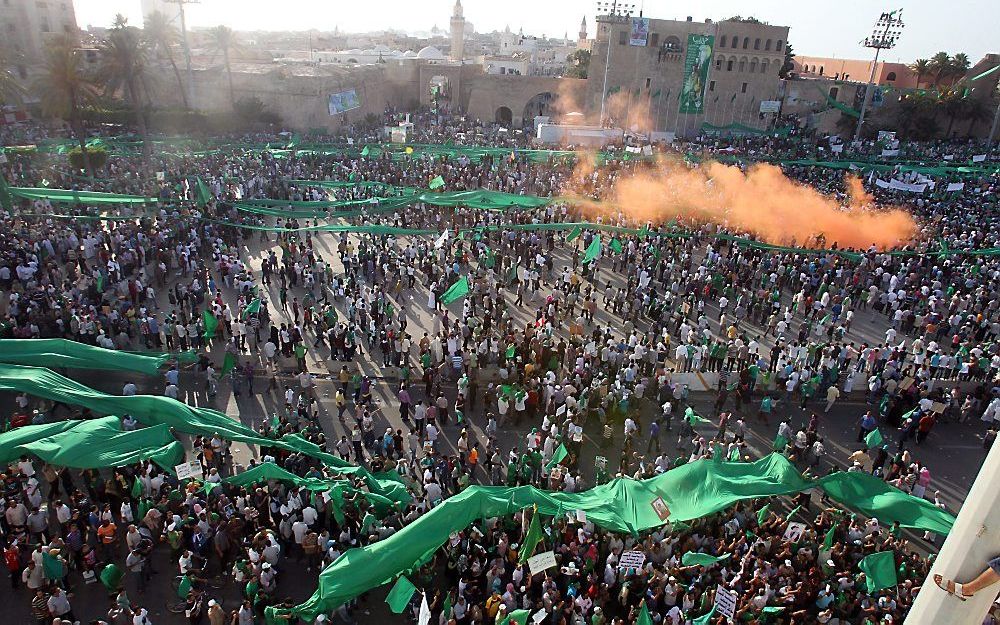 Pro-Gaddafi-aanhangers vrijdag in Tripoli. Foto EPA