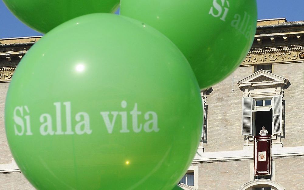 Groene ballonnen met de boodschap ”Ja tegen het leven". Foto EPA