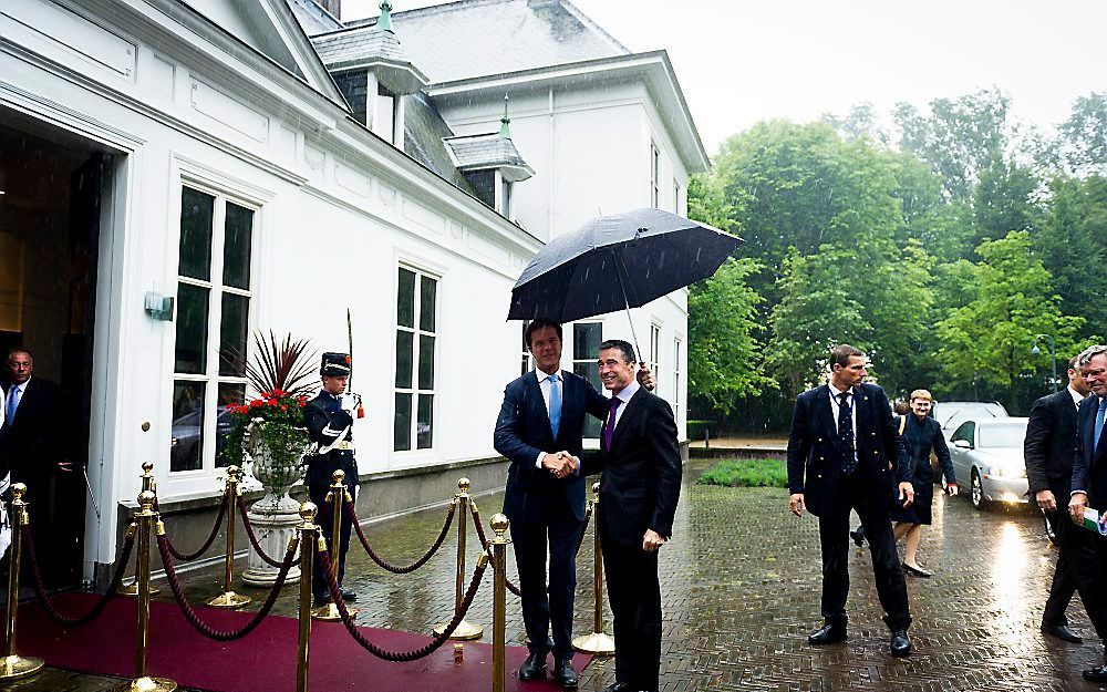 Premier Mark Rutte en secretaris-generaal Anders Foch Rasmussen van de NAVO. Foto ANP