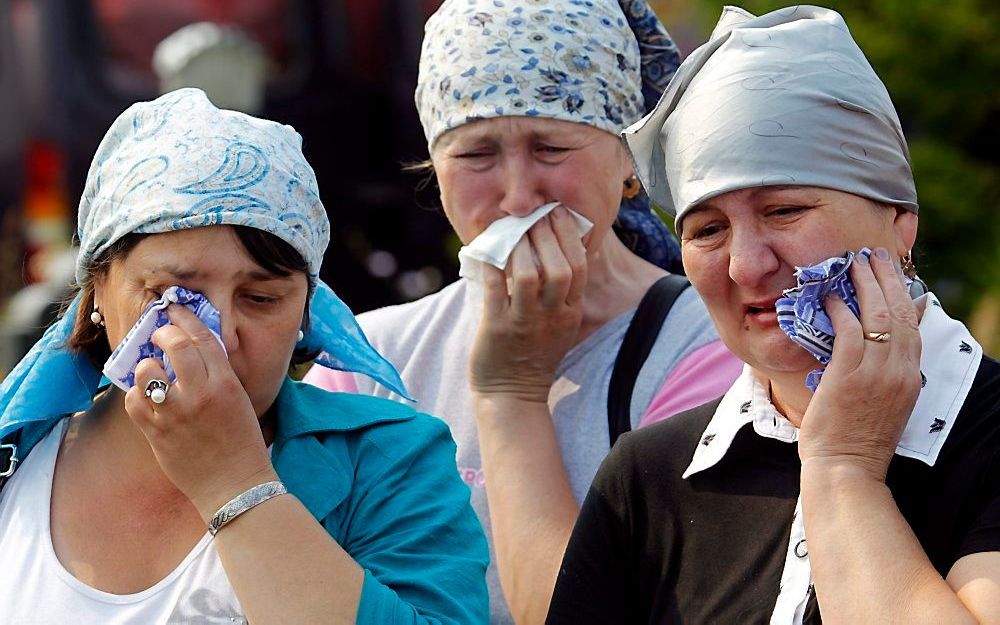 Treurende vrouwen na de bootramp. Foto EPA