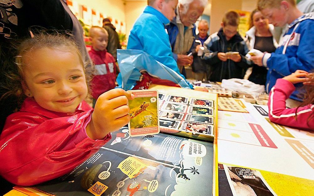 Ruilmiddag voor superdierenkaartjes van Albert Heijn. ”Wil jij de drievingerige luiaard ruilen voor de zeekomkommer?" Foto Albert Heijn