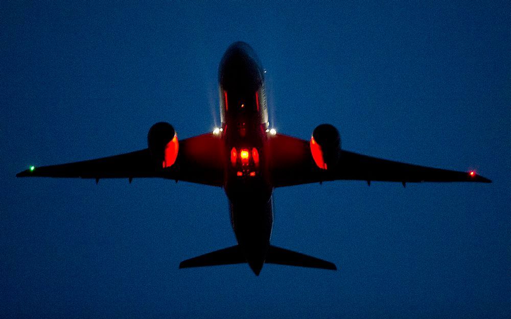 De vliegtuigspotters van de spottersplek bij de Polderbaan van Schiphol hebben een goede week.  Foto ANP