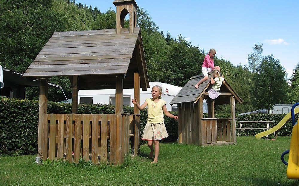 Vakantiepark Walsdorf van Beter-Uit ligt in een omgeving waaruit het economisch leven bezig is te verdwijnen. Nog slechts een handjevol boeren kan er het hoofd boven water houden. De inwoners van de dorpen moeten hun inkomen verdienen in de steden. Voorde