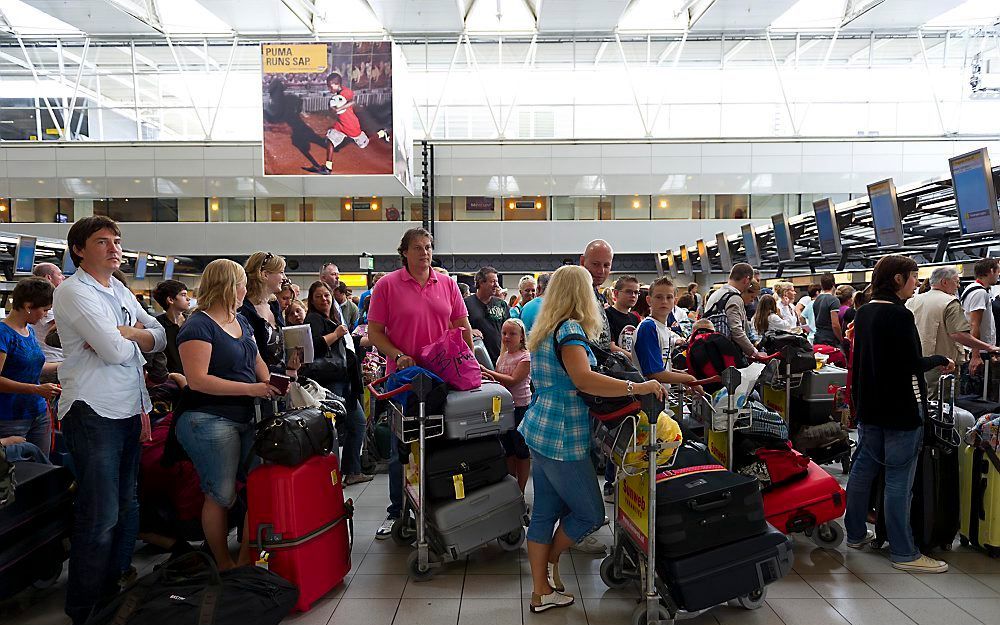 Schiphol verwacht vrijdag topdrukte. Op de drukste dag van het jaar zullen maar liefst 171.000 passagiers aankomen, vertrekken of overstappen op de luchthaven. Foto ANP