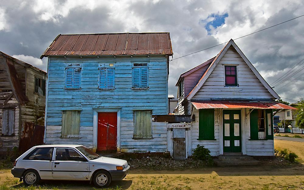 Suriname heeft de tijdelijke zaakgelastigde in Nederland, David Abiamofo, teruggeroepen voor overleg. Hij is zondag in Paramaribo aangekomen.  Foto EPA